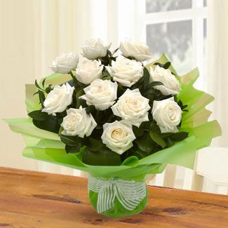 12 White roses in nice wrapping 12 White Roses Snow